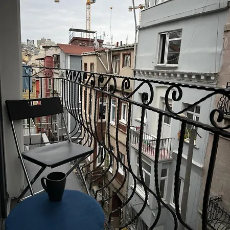A Cozy Nest For Your Charming In The Heart Of اسطنبول